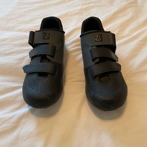 Bontrager cycling shoes. Size 42. Good condition. Black and grey.